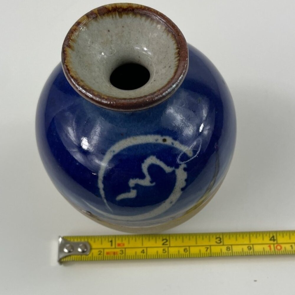 Handmade Buck Pottery Vase Signed 2001 Texas Blue & Tan Ceramic Art Piece - Picture 11 of 11